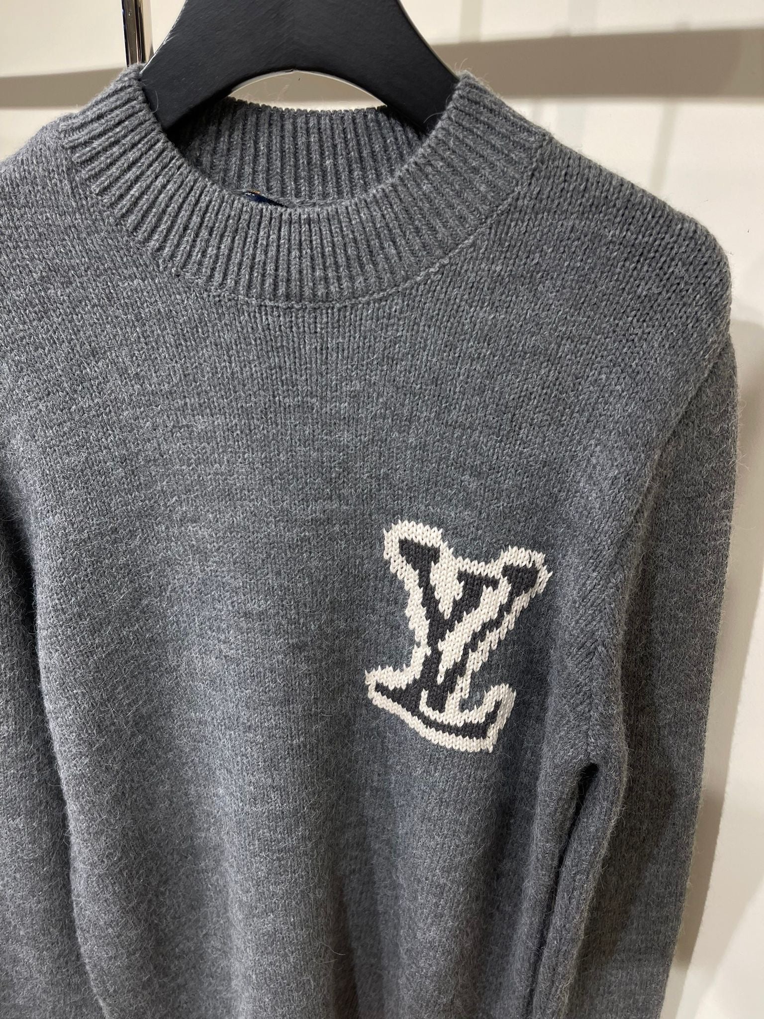 Pulover Lv