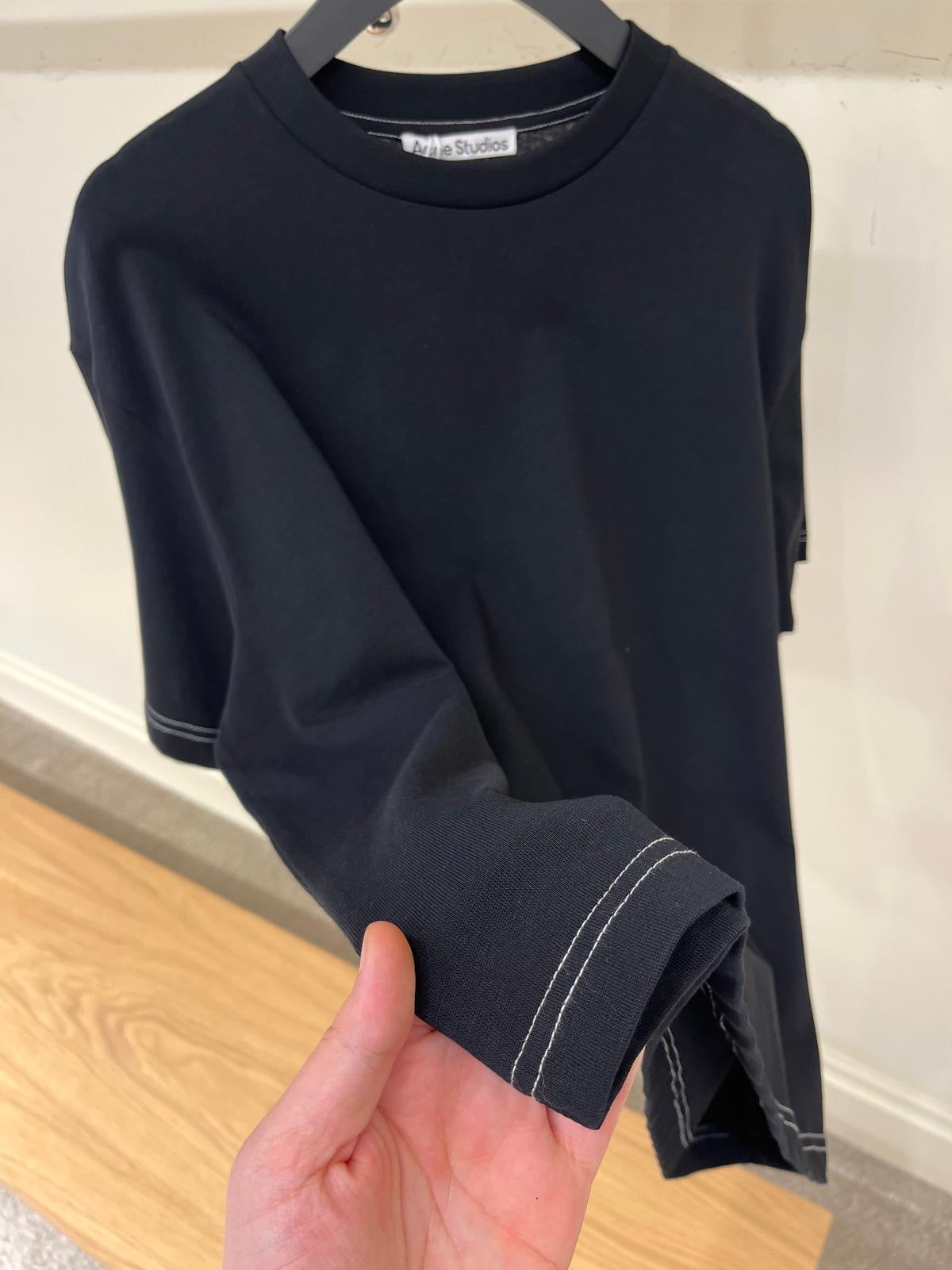 Tricou Acne
