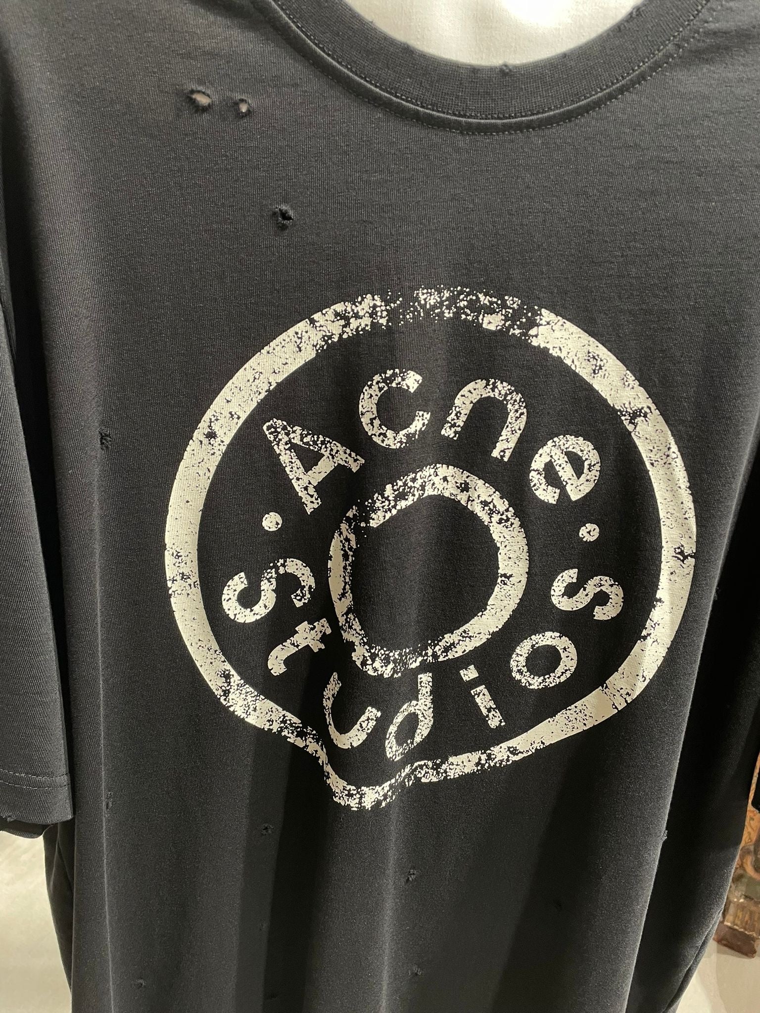 Tricou Acne