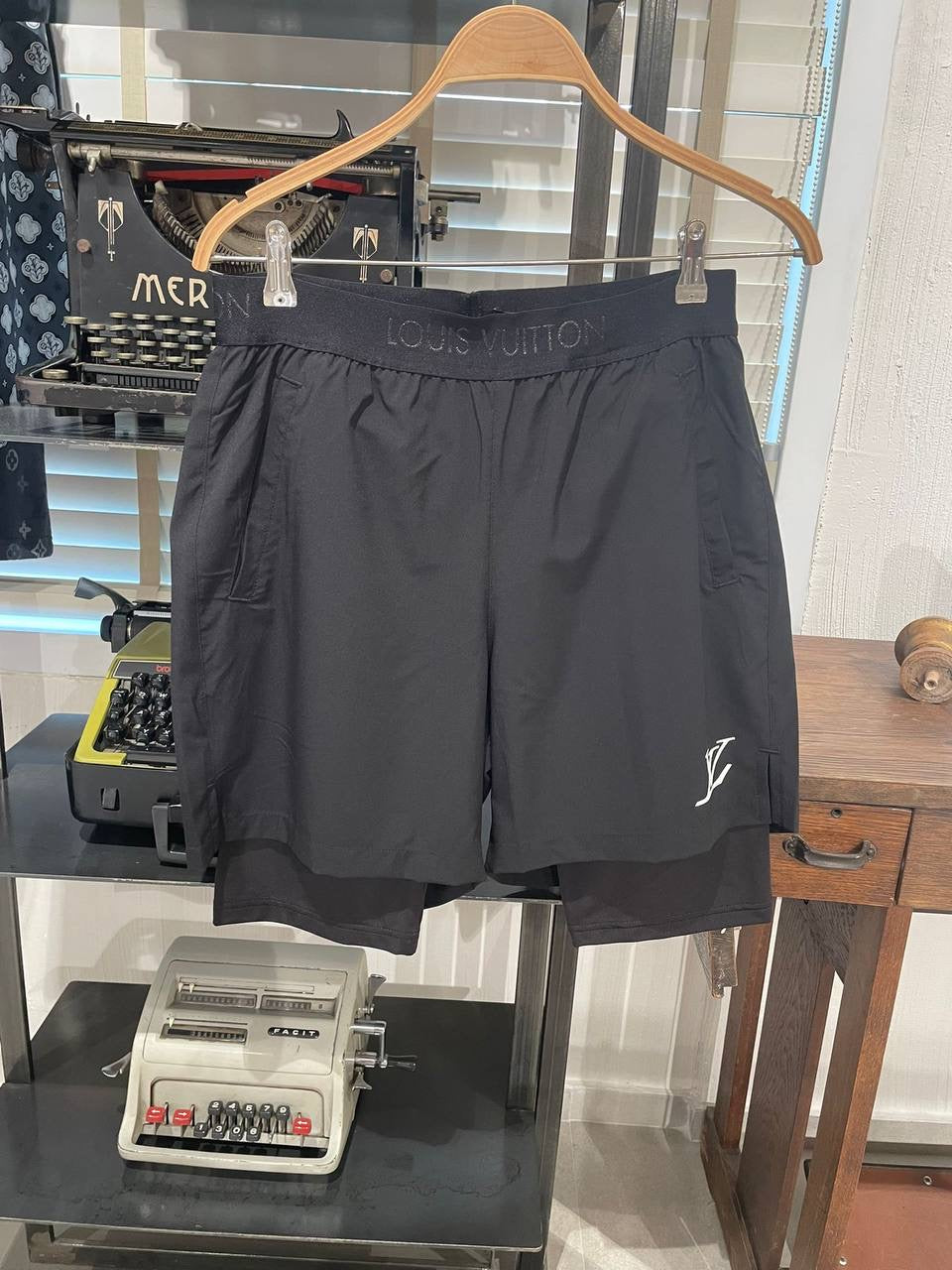 Pantaloni scurti Lv